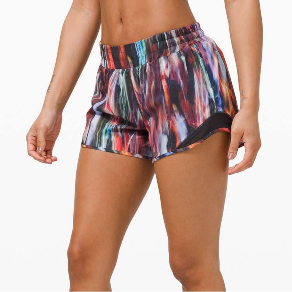 Lululemon Hotty Hot Short II *Long 4" Chroma Fusion Multi / Black